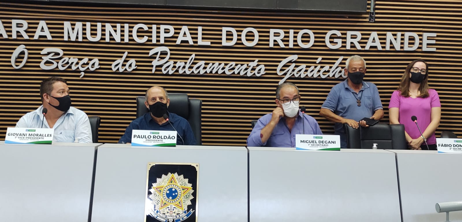 Câmara Municipal apresenta novos funcionários para 2022