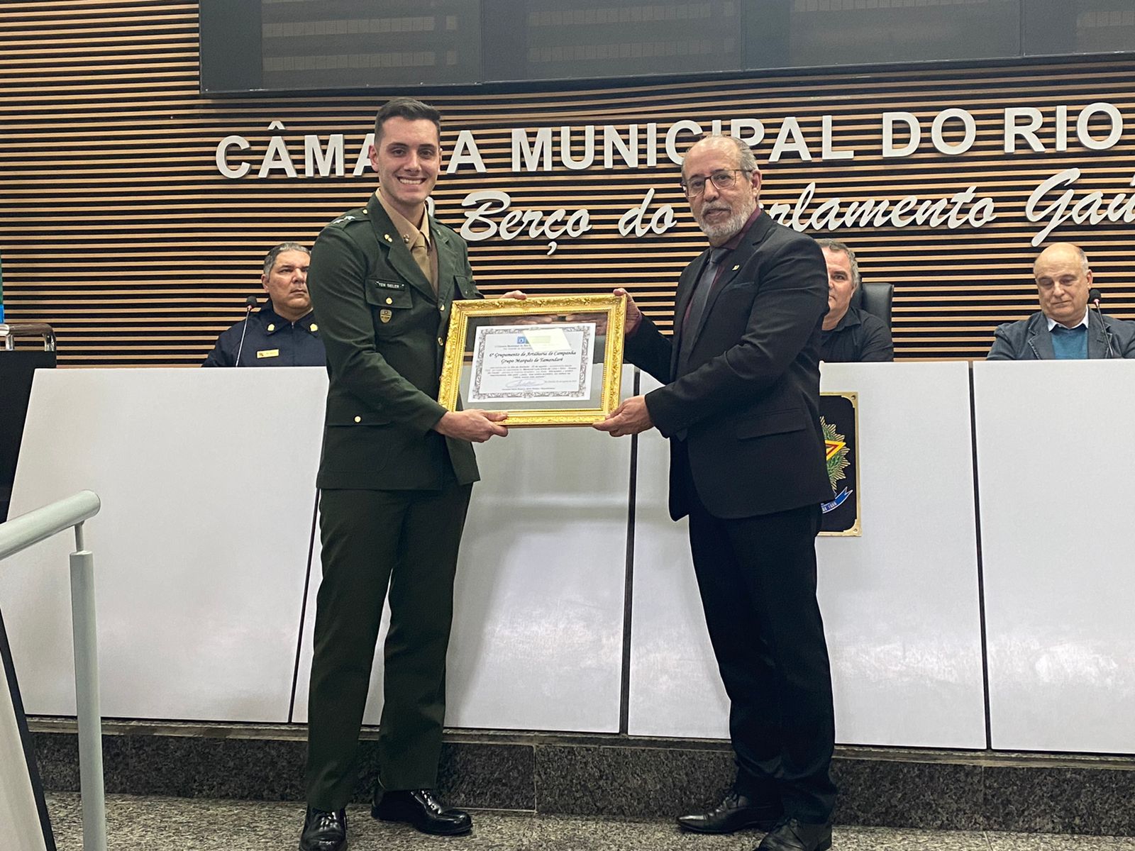 Câmara Municipal realiza Sessão Solene em  homenagem ao Dia do Soldado