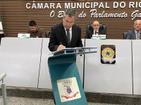 Vereador Julio Cesar Pereira da Silva toma posse como novo Presidente da Câmara Municipal do Rio Grande para o ano de 2023