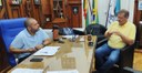 VEREADOR ROVAM CASTRO RECEBE DEPUTADO ALEXANDRE LINDENMEYER EM VISITA INSTITUCIONAL