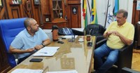 VEREADOR ROVAM CASTRO RECEBE DEPUTADO ALEXANDRE LINDENMEYER EM VISITA INSTITUCIONAL